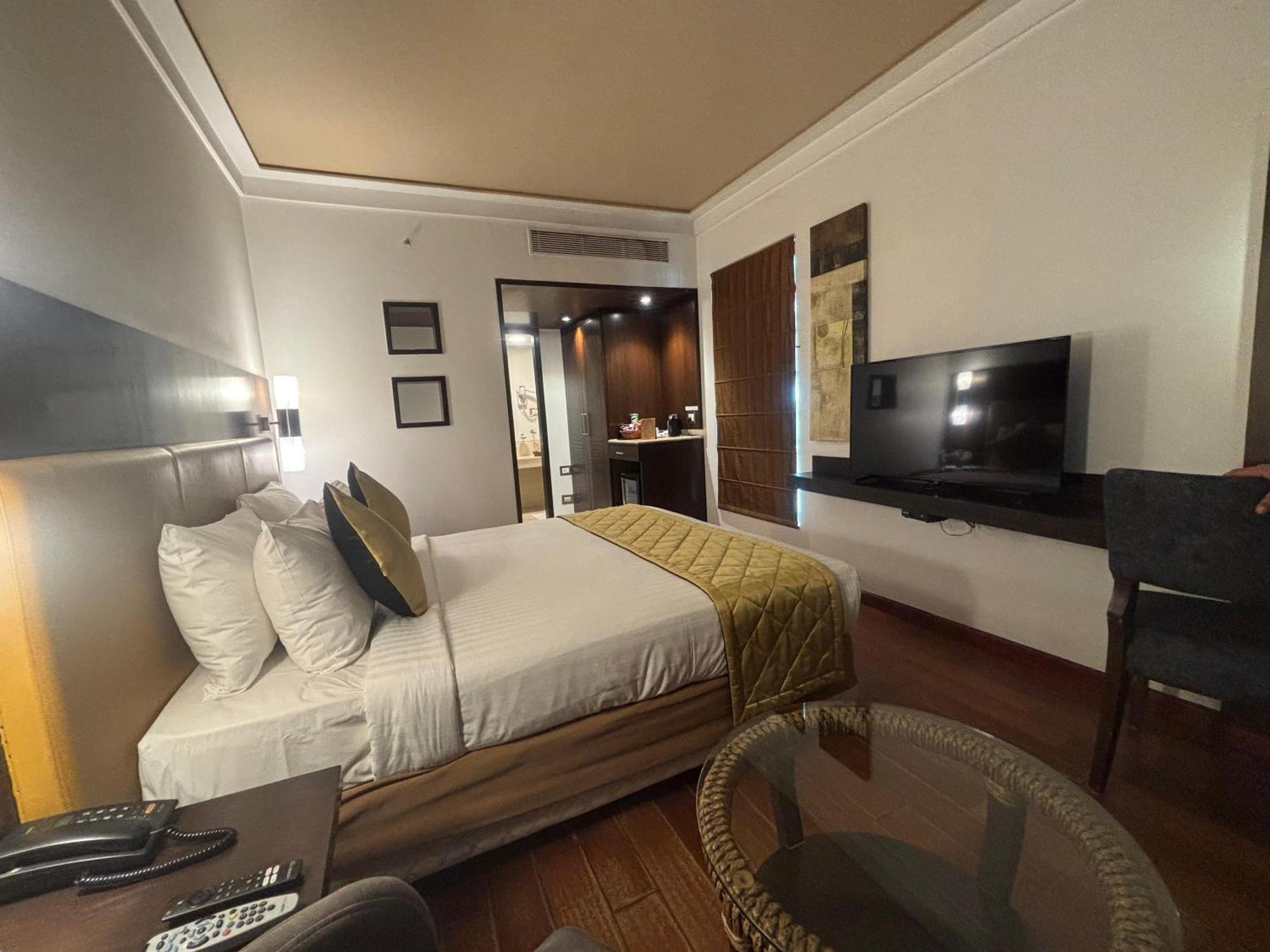 Iris The Business Hotel Bangalore Exterior photo